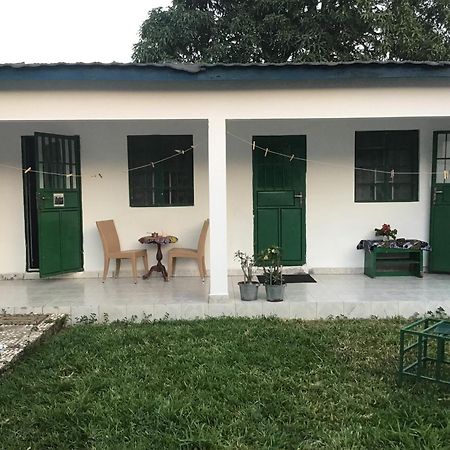 Anns Guesthouse Bakaugambia Ngoại thất bức ảnh