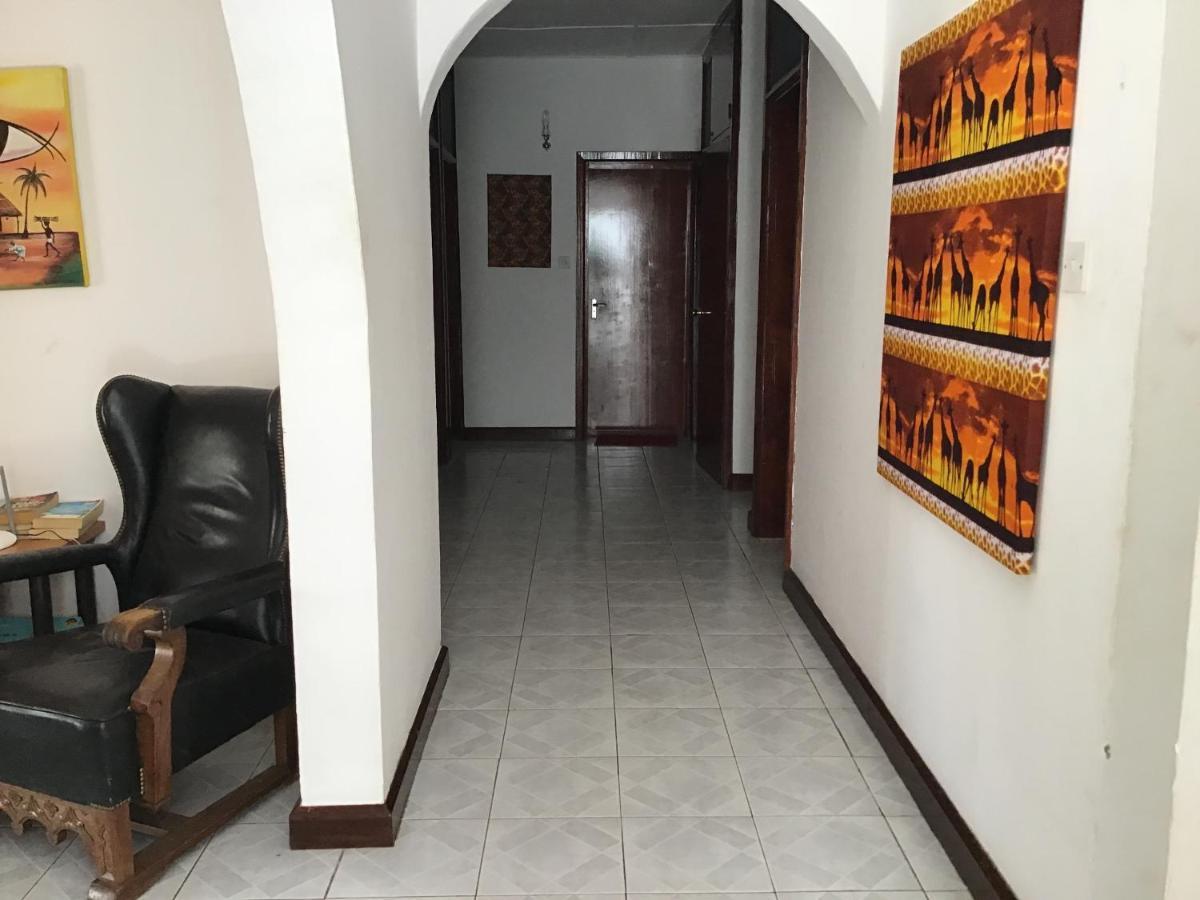 Anns Guesthouse Bakaugambia Ngoại thất bức ảnh