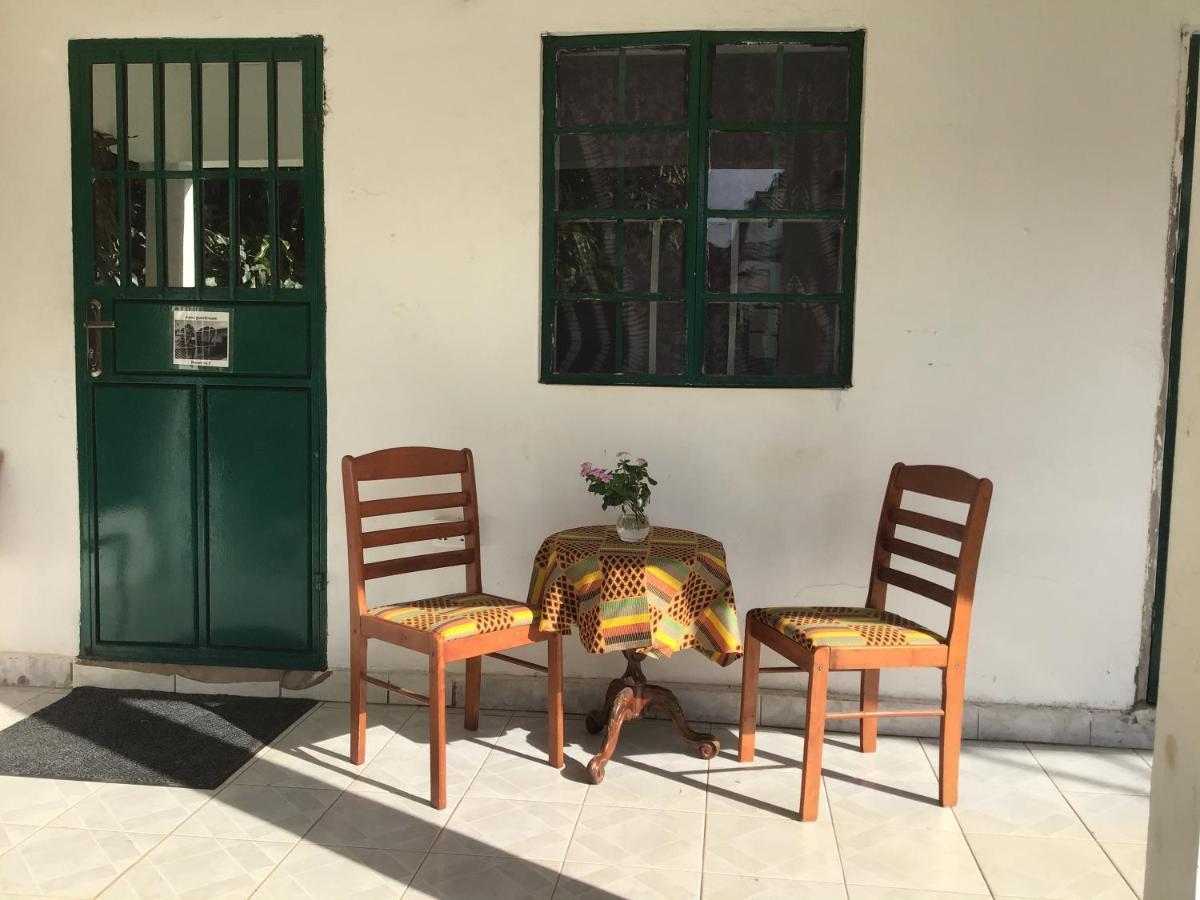 Anns Guesthouse Bakaugambia Ngoại thất bức ảnh