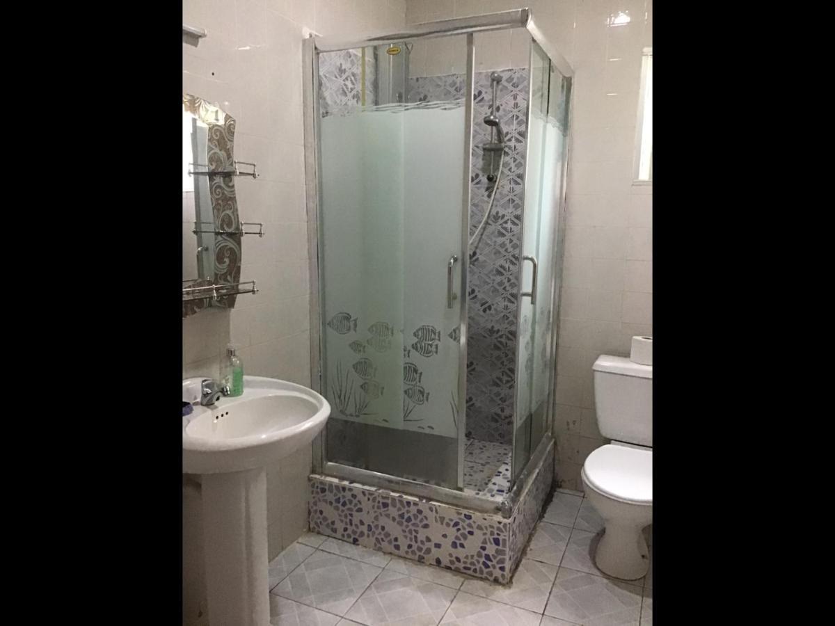 Anns Guesthouse Bakaugambia Ngoại thất bức ảnh