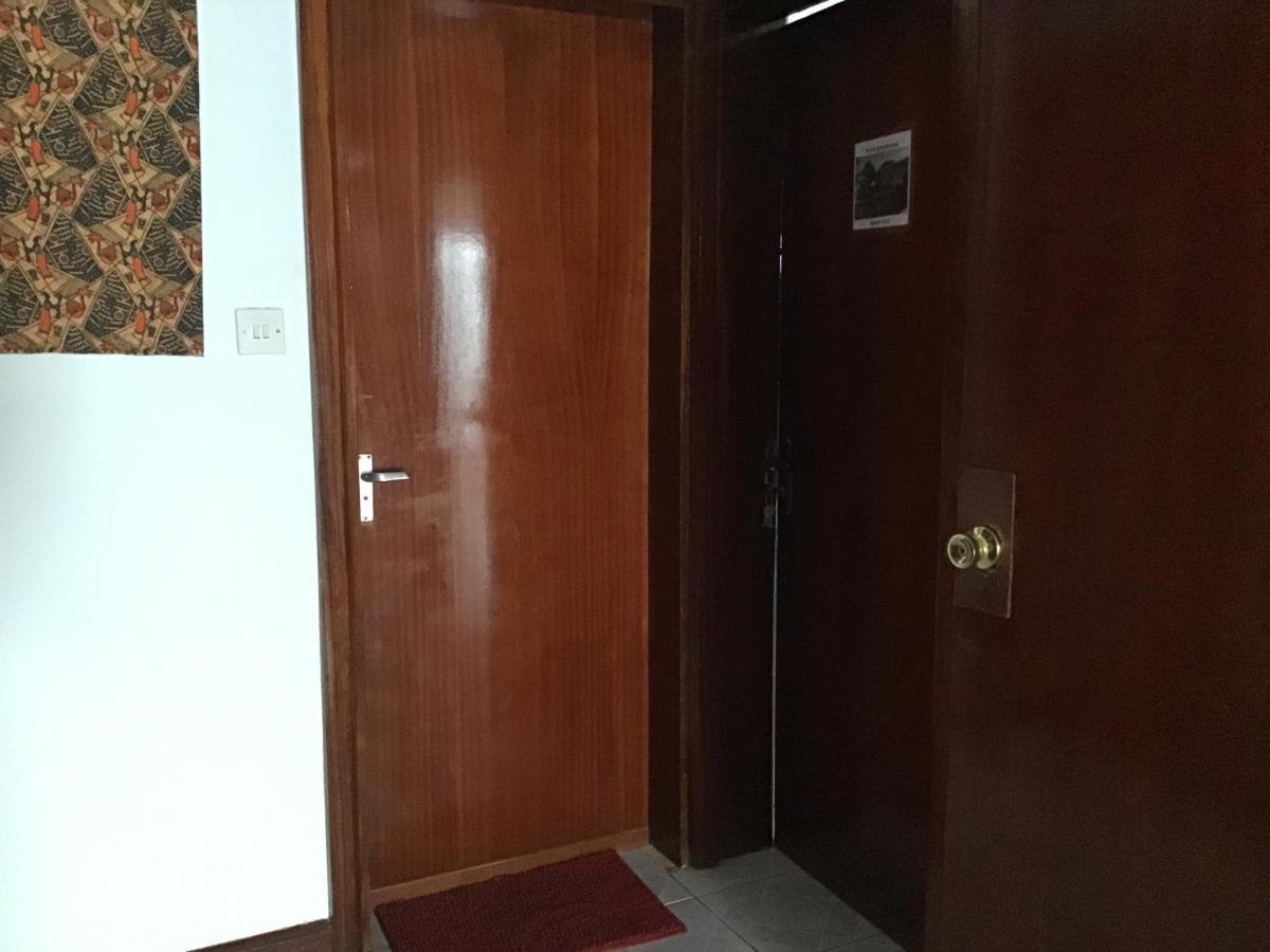 Anns Guesthouse Bakaugambia Ngoại thất bức ảnh