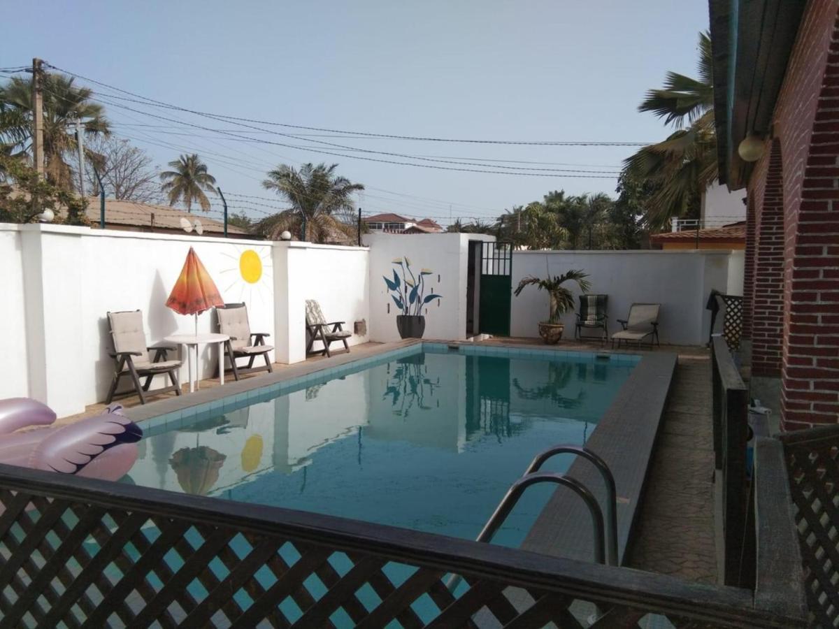 Anns Guesthouse Bakaugambia Ngoại thất bức ảnh