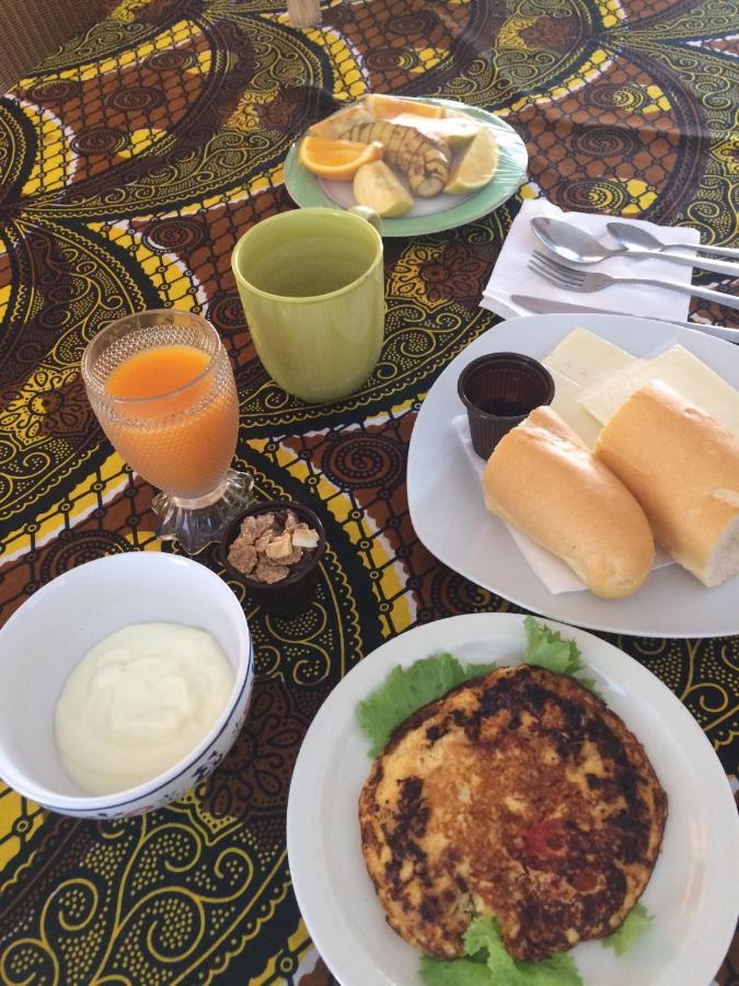 Anns Guesthouse Bakaugambia Ngoại thất bức ảnh