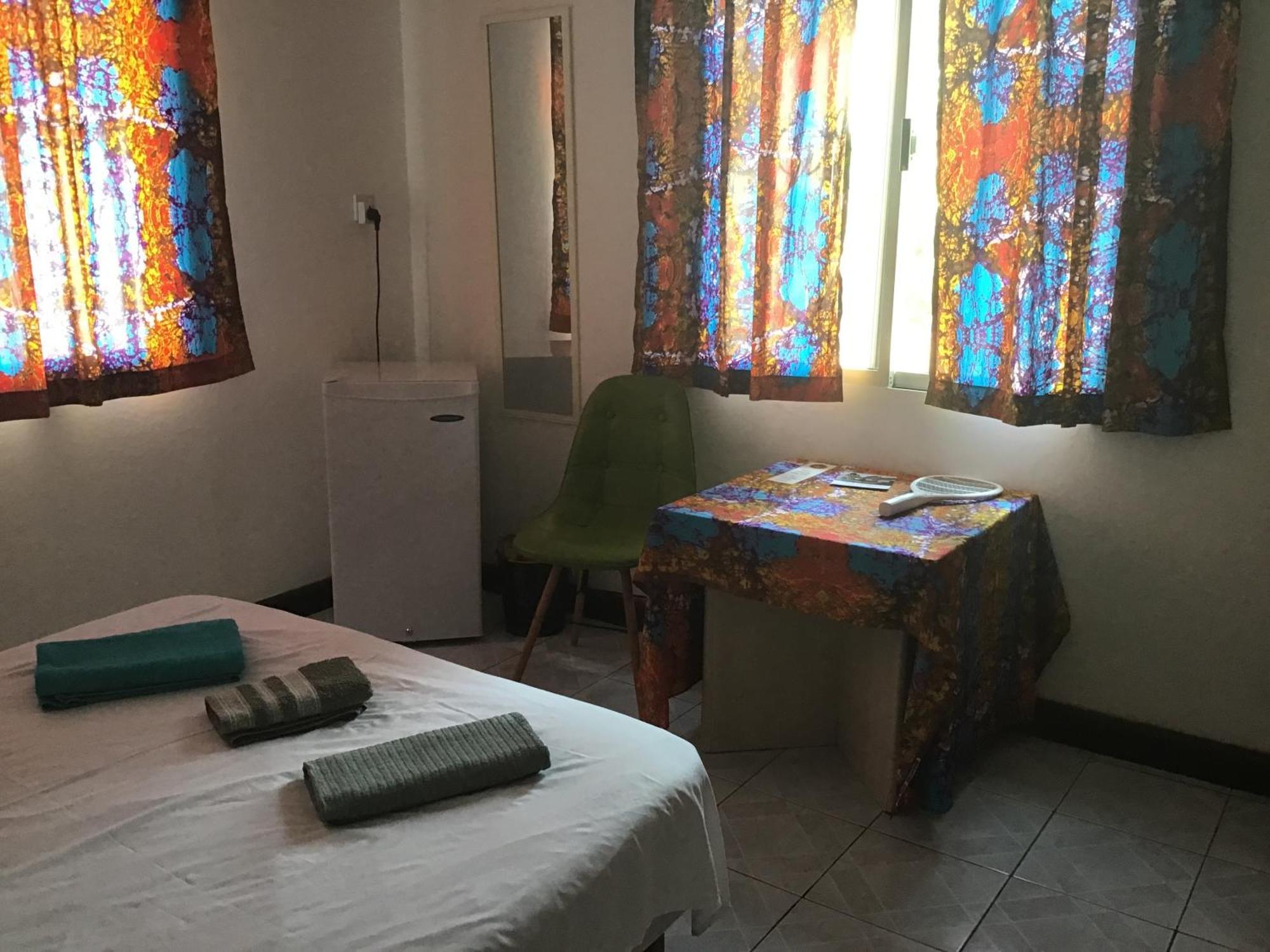 Anns Guesthouse Bakaugambia Ngoại thất bức ảnh