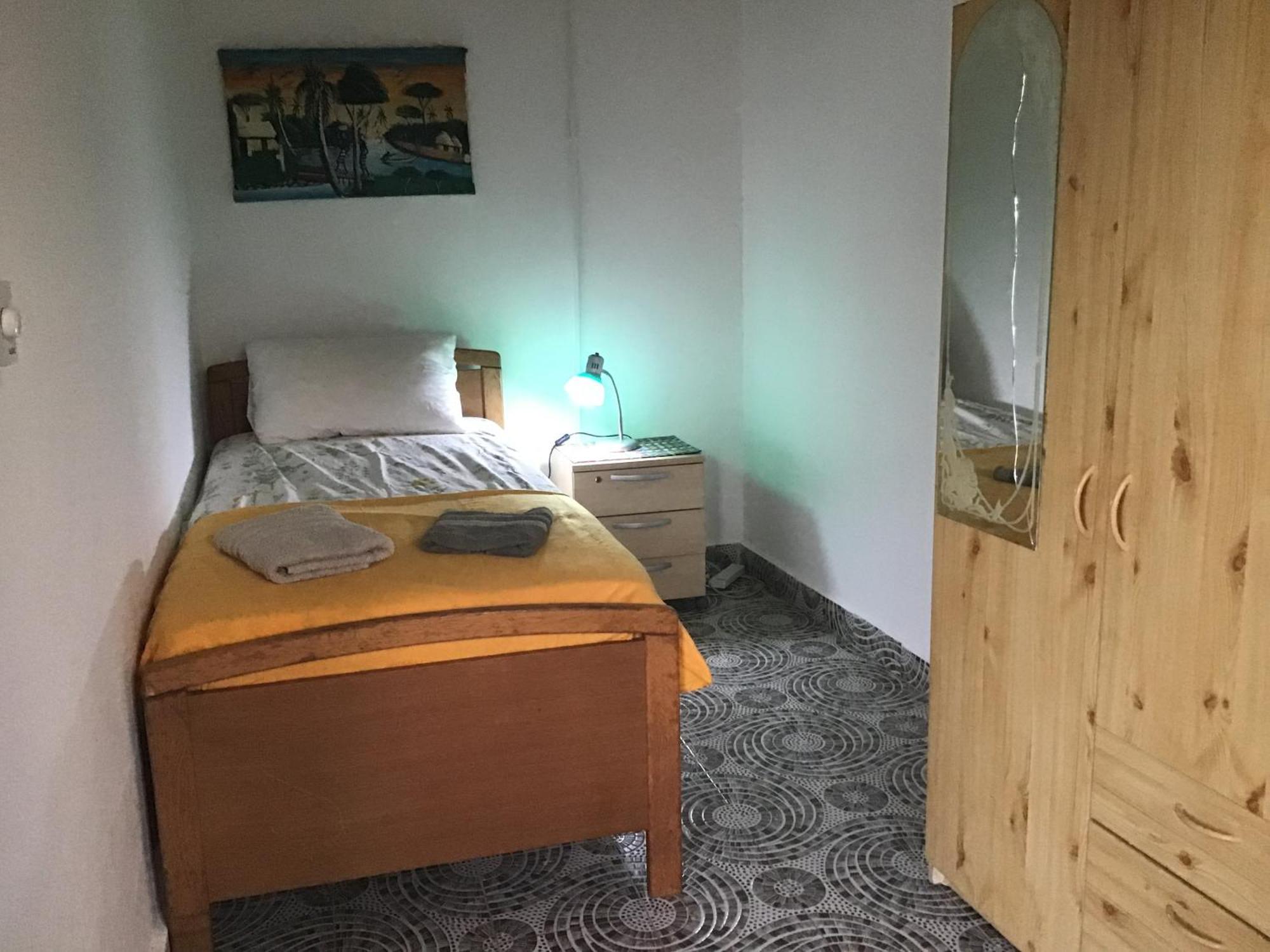 Anns Guesthouse Bakaugambia Ngoại thất bức ảnh