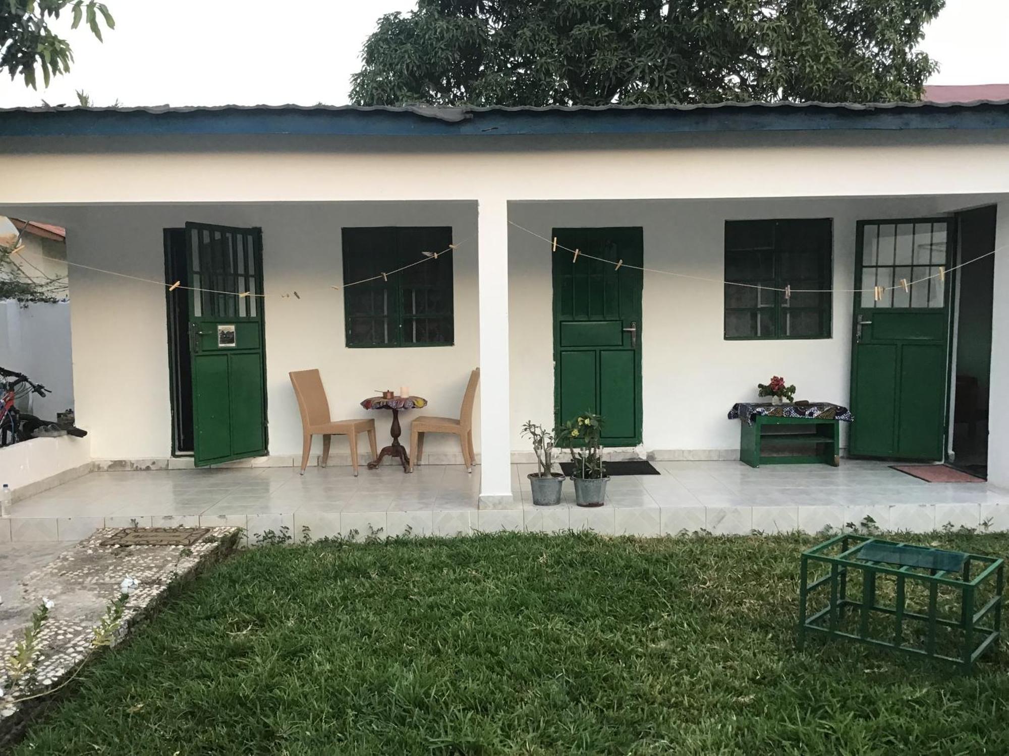 Anns Guesthouse Bakaugambia Ngoại thất bức ảnh