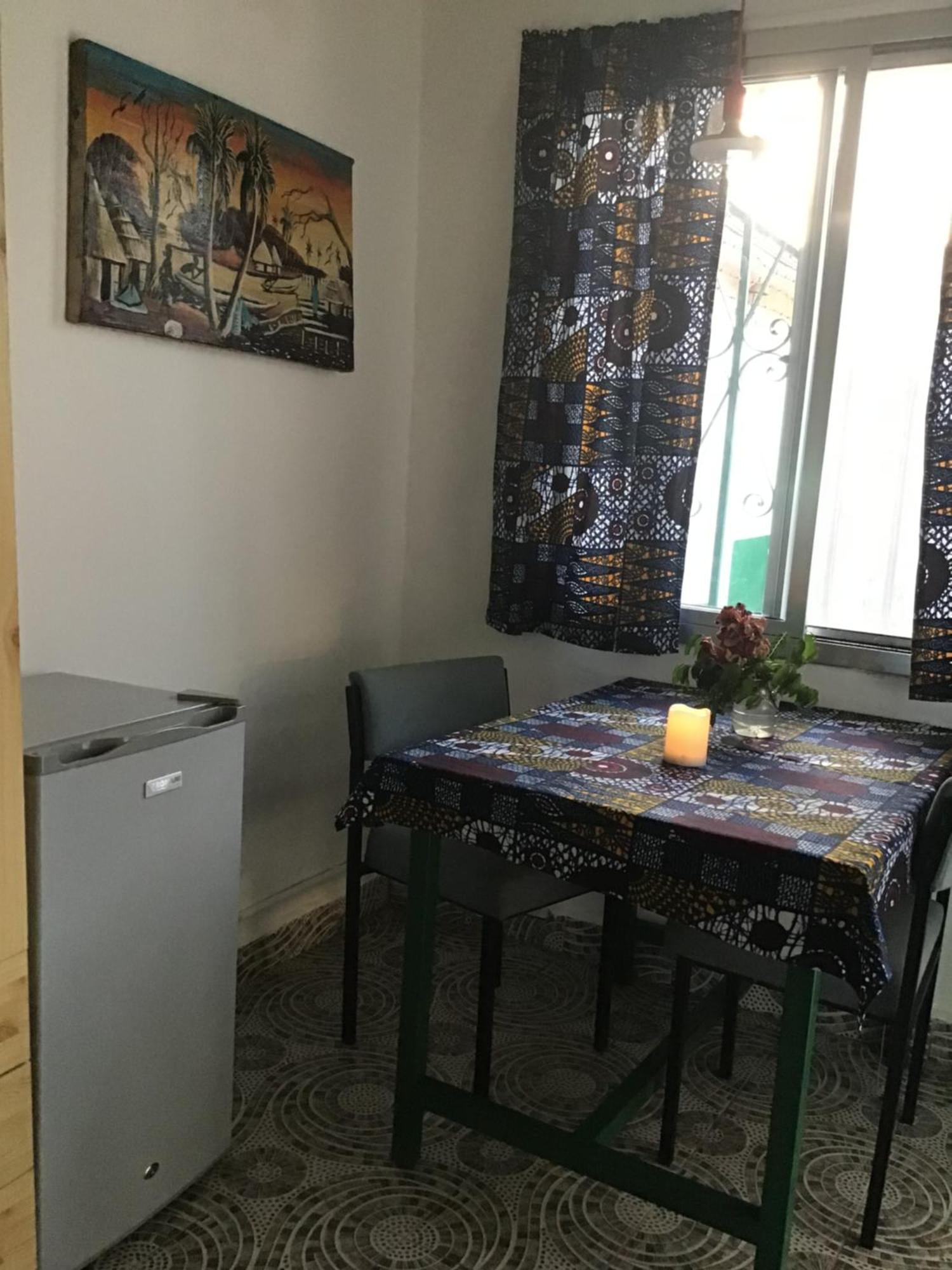Anns Guesthouse Bakaugambia Ngoại thất bức ảnh