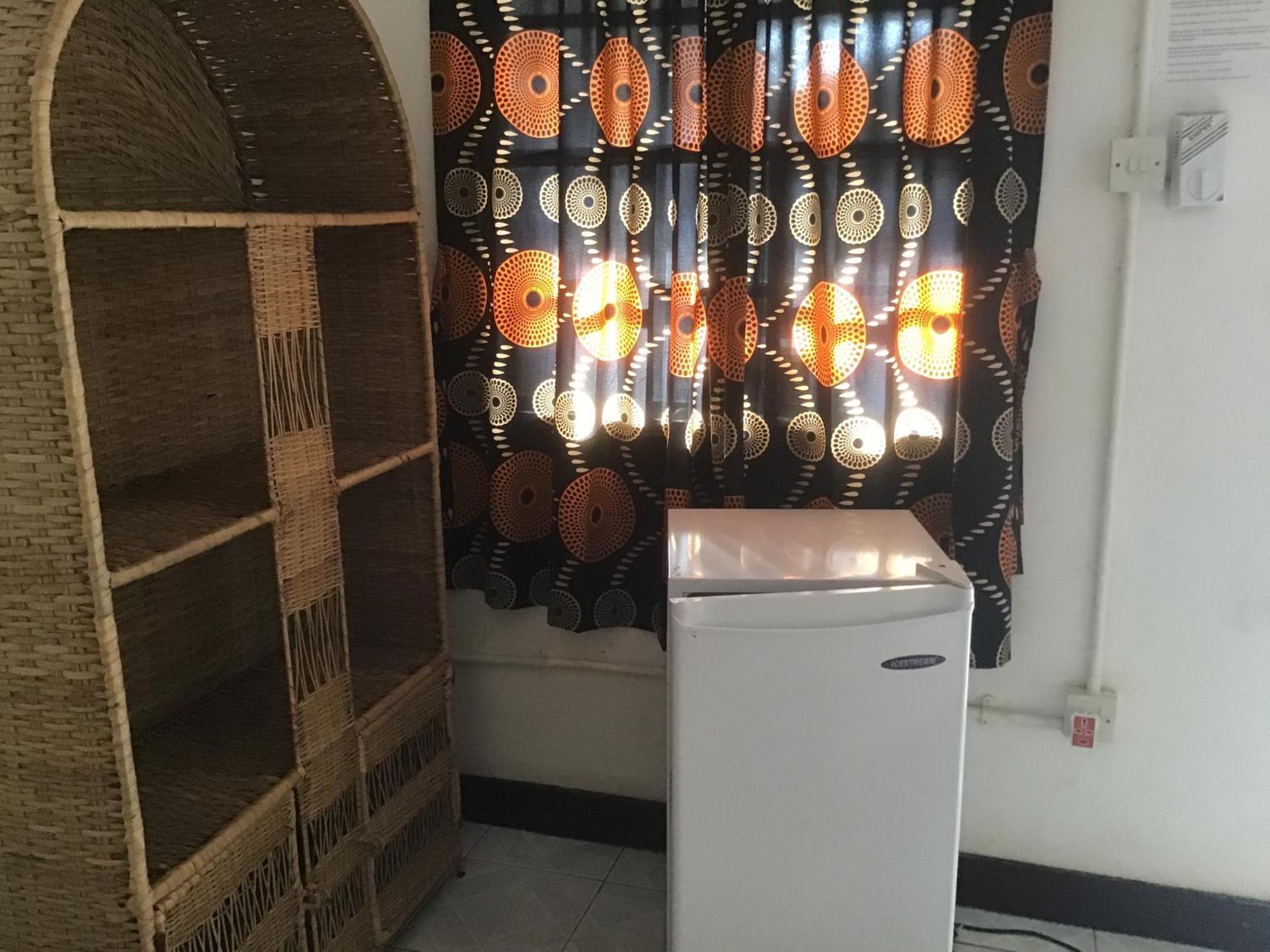 Anns Guesthouse Bakaugambia Ngoại thất bức ảnh