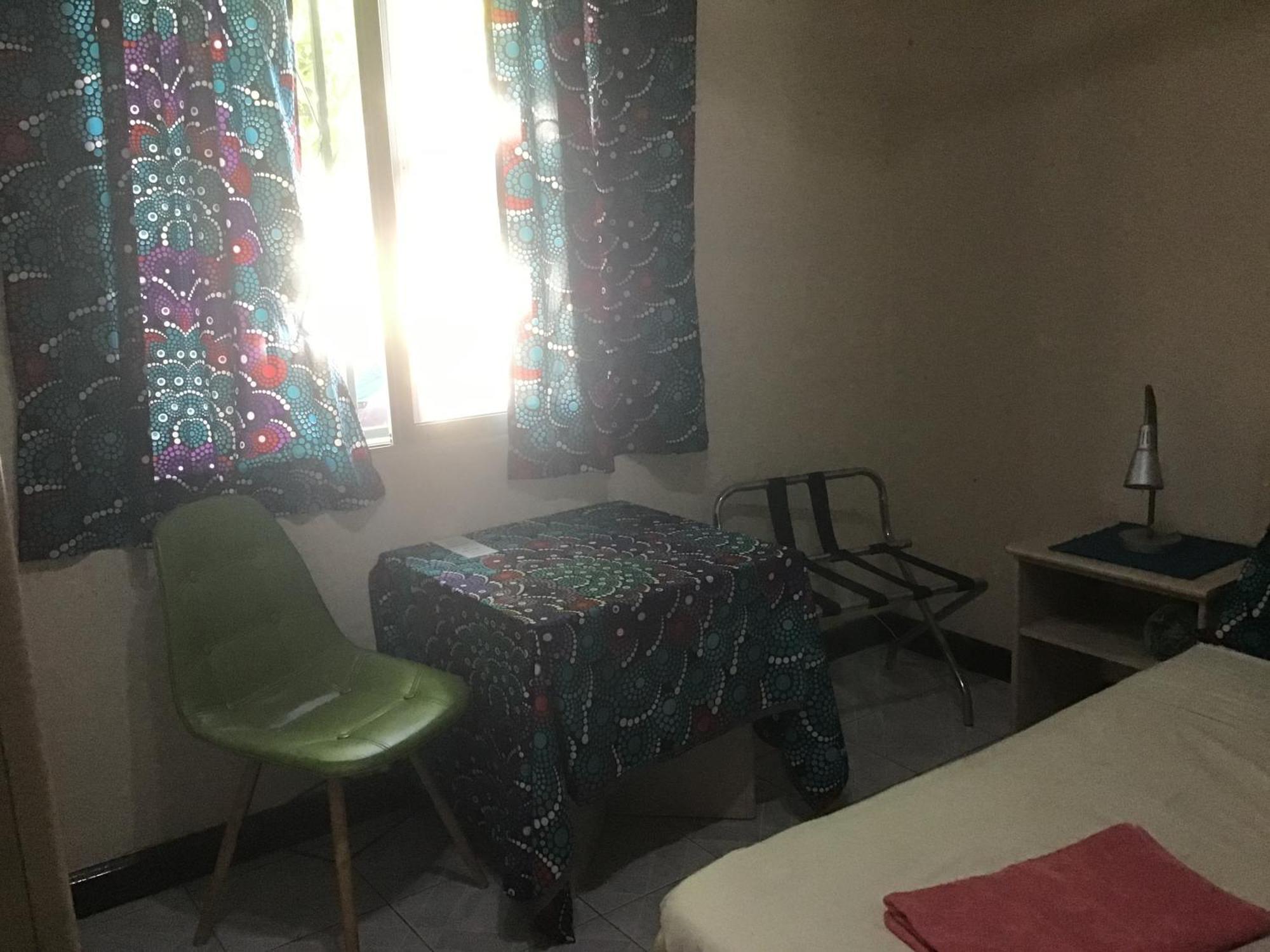 Anns Guesthouse Bakaugambia Ngoại thất bức ảnh