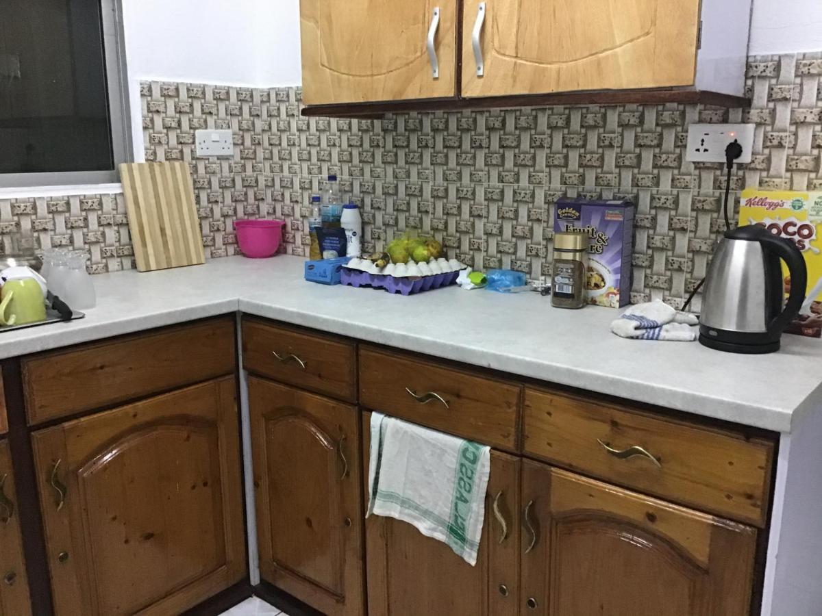Anns Guesthouse Bakaugambia Ngoại thất bức ảnh