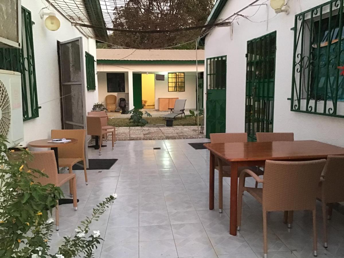 Anns Guesthouse Bakaugambia Ngoại thất bức ảnh