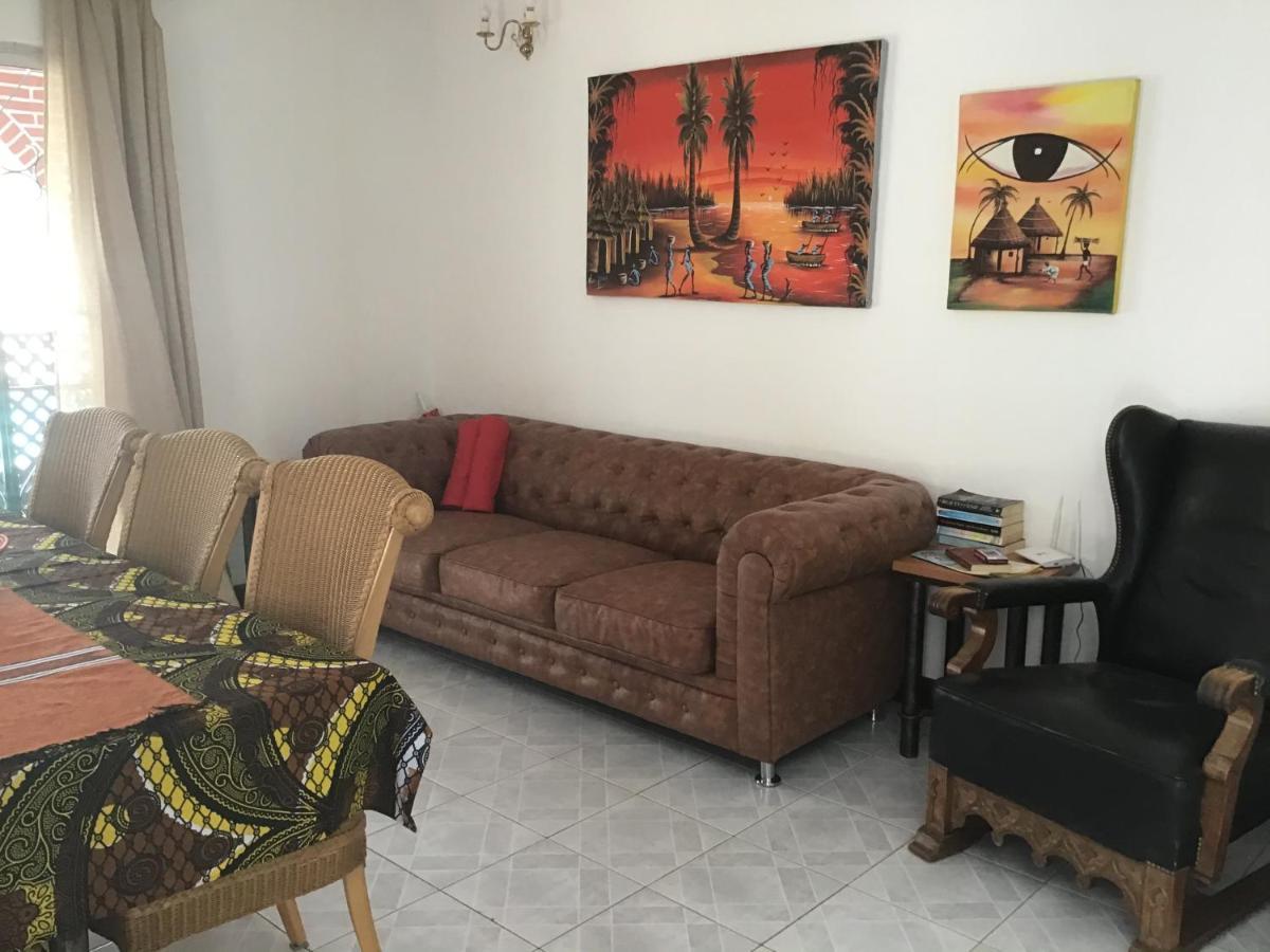 Anns Guesthouse Bakaugambia Ngoại thất bức ảnh