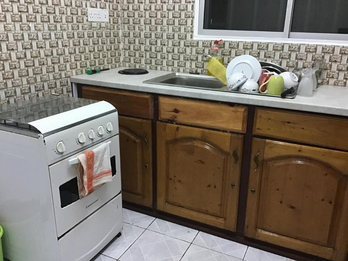 Anns Guesthouse Bakaugambia Ngoại thất bức ảnh