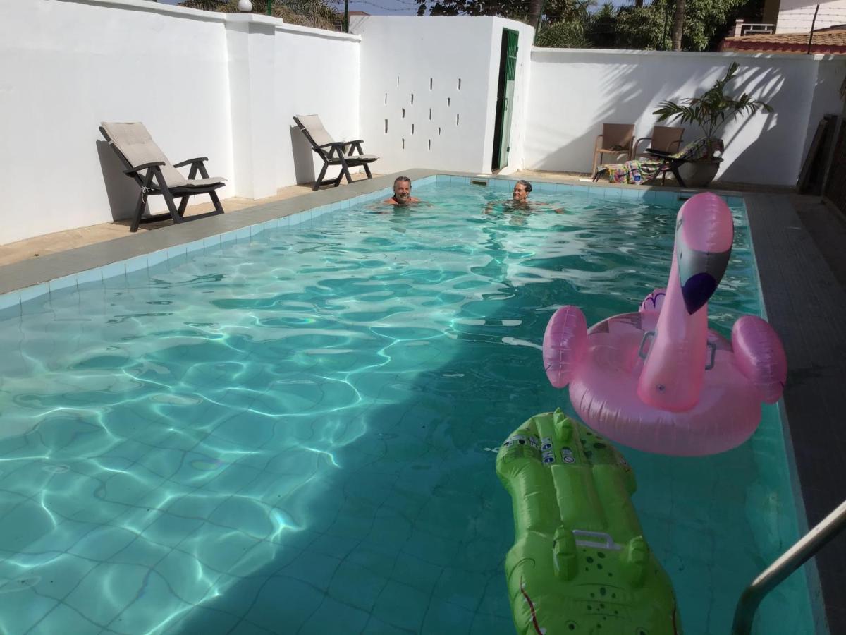 Anns Guesthouse Bakaugambia Ngoại thất bức ảnh