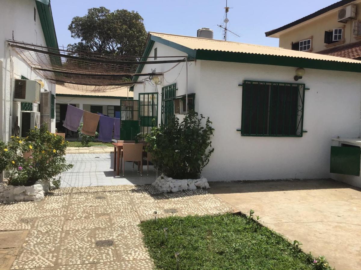 Anns Guesthouse Bakaugambia Ngoại thất bức ảnh