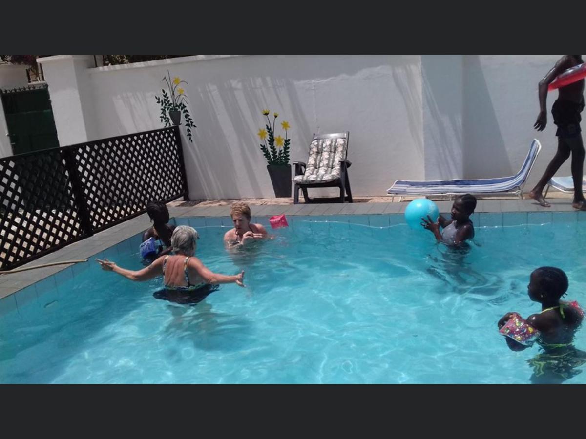 Anns Guesthouse Bakaugambia Ngoại thất bức ảnh