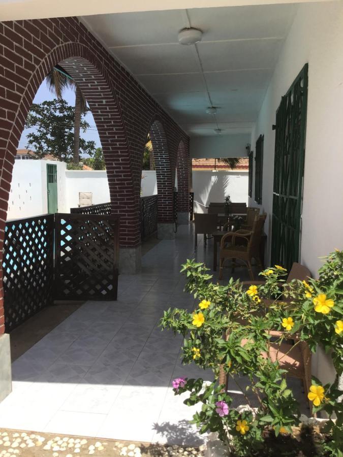 Anns Guesthouse Bakaugambia Ngoại thất bức ảnh