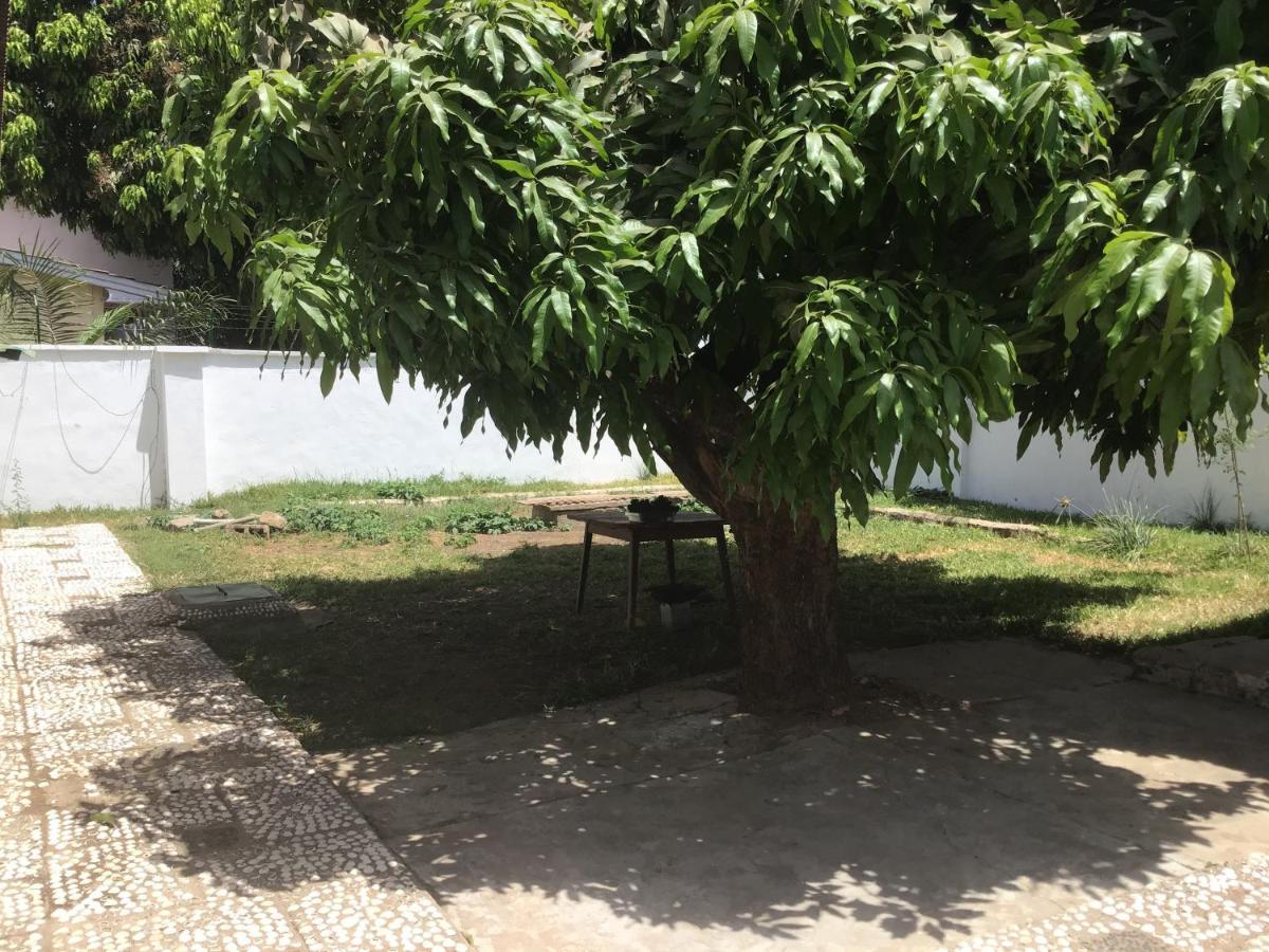 Anns Guesthouse Bakaugambia Ngoại thất bức ảnh