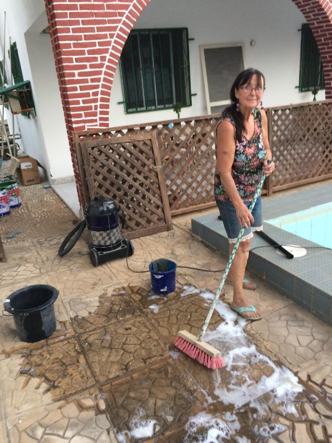 Anns Guesthouse Bakaugambia Ngoại thất bức ảnh