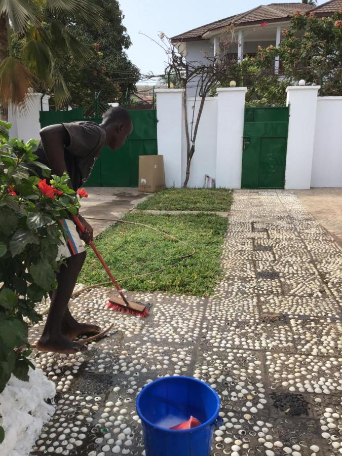 Anns Guesthouse Bakaugambia Ngoại thất bức ảnh