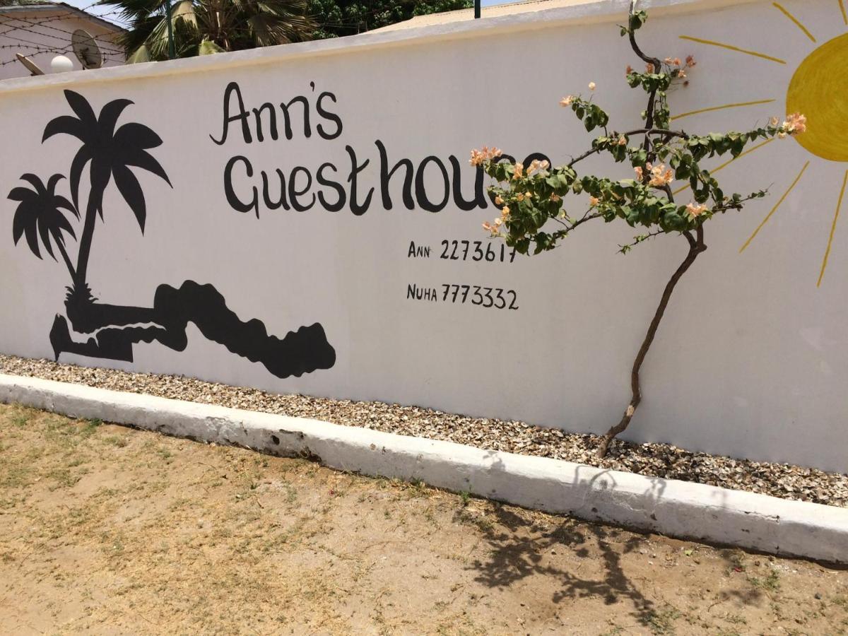 Anns Guesthouse Bakaugambia Ngoại thất bức ảnh